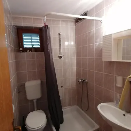 And With Parking Space - 12305 Guest house 2*