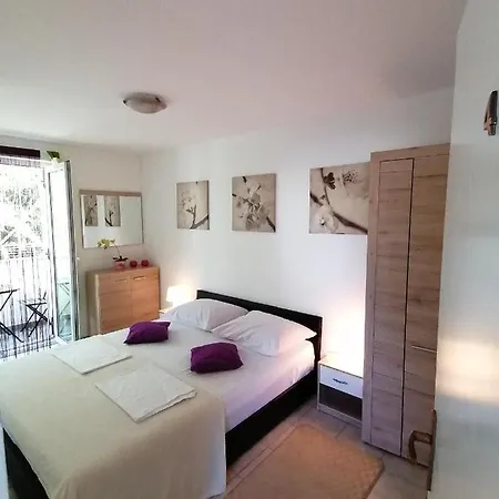 Affittacamere And With Parking Space - 12305 Crikvenica